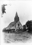 Sinthern Kirche mit Familie Esser (um 1930) .jpg