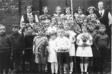 Kinderschar 1937 in Sinthern