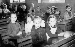 1. Schuljahr 1951 in Geyen in der alten Schule (heute Kindergarten)