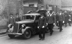 Beerdigung Oktober 1953 von Adam Wilden