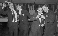 In Geyen an der Theke 1950