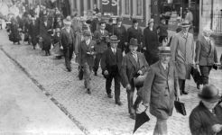 Sintherner auf Kevelar-Wallfahrt um 1935