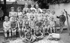 Kindergarten in Sinthern 1. Juli 1955